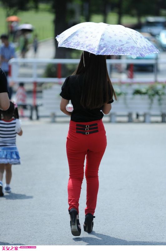 街拍紧身裤美女高清写真