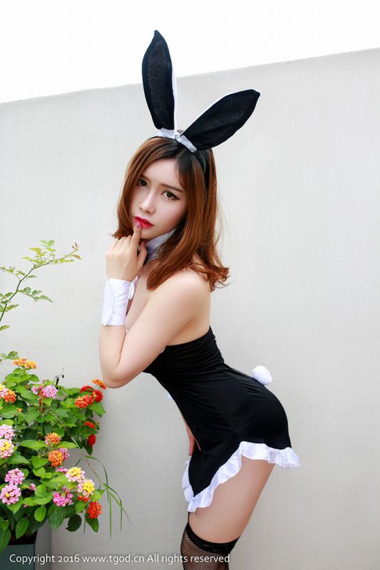 黑丝美女诱惑于姬兔女郎妩媚图
