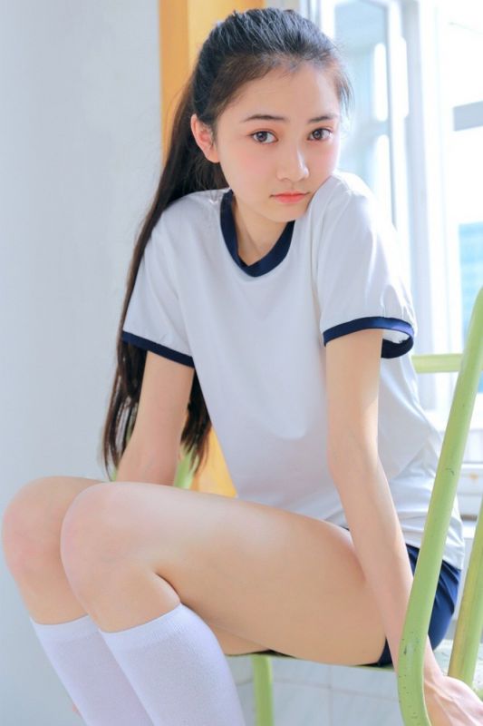 白丝袜美少女休闲运动服居家清纯小叛逆青春期摄影写真