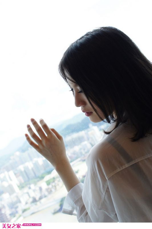 黑色内衣美女私房诱人写真