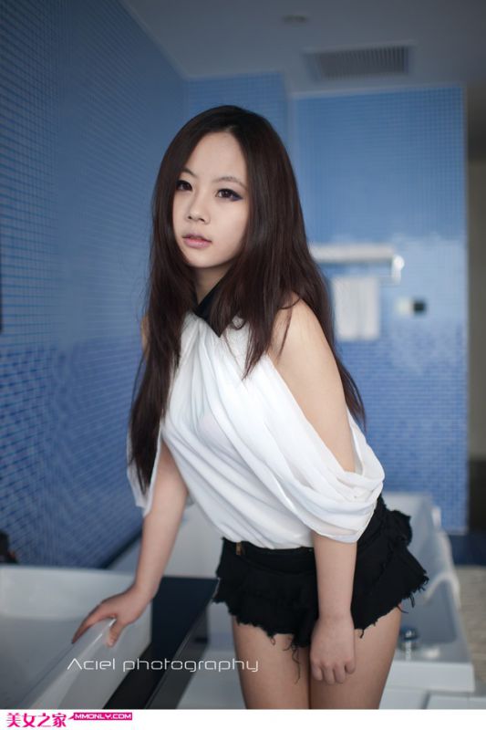 90后性感美眉私房诱惑写真
