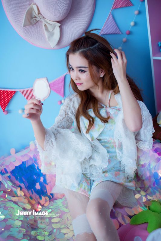 韩国美女时尚气质居家半透肉丝美腿性感诱惑图片