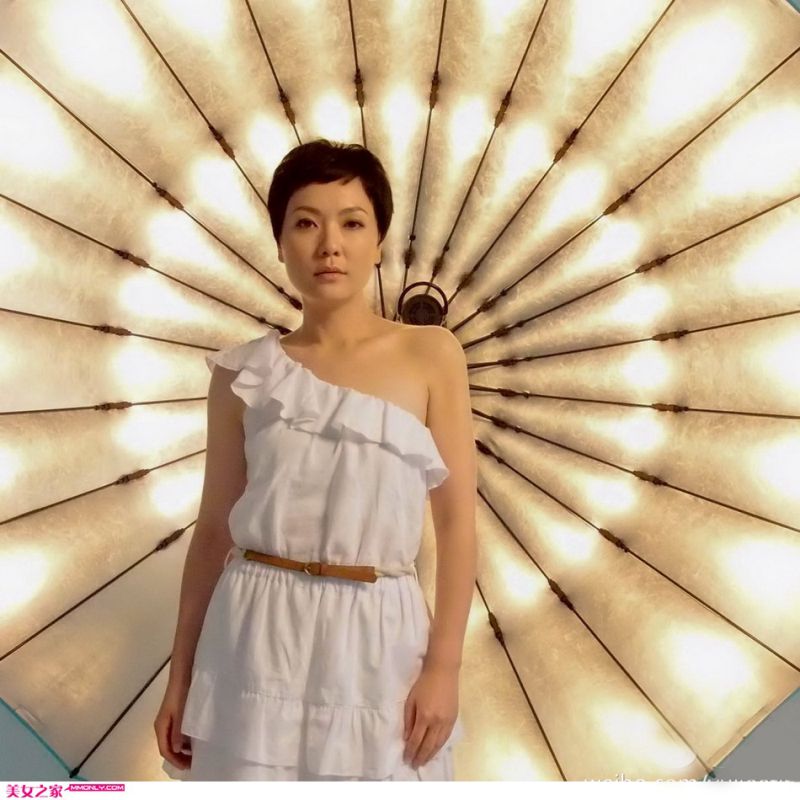 美女明星田蕊妮性感酥胸迷人写真