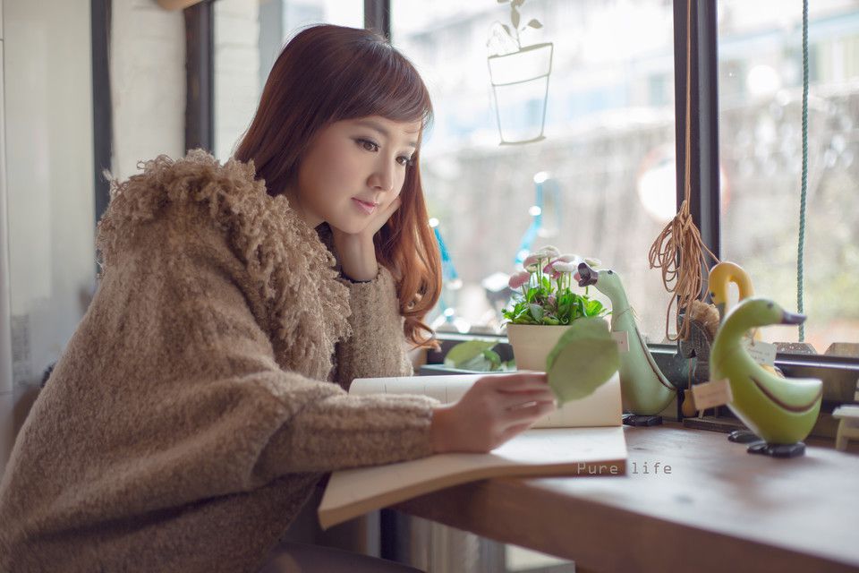 素颜美女咖啡厅外拍高清大片