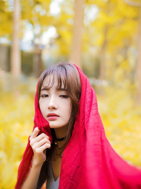 清纯学生妹苏夏户外银杏树下唯美写真图片第9张