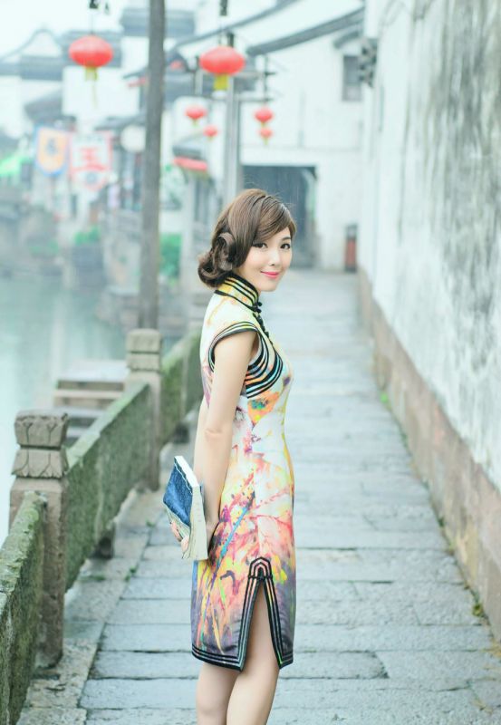 旗袍制服美女清新户外高清写真照