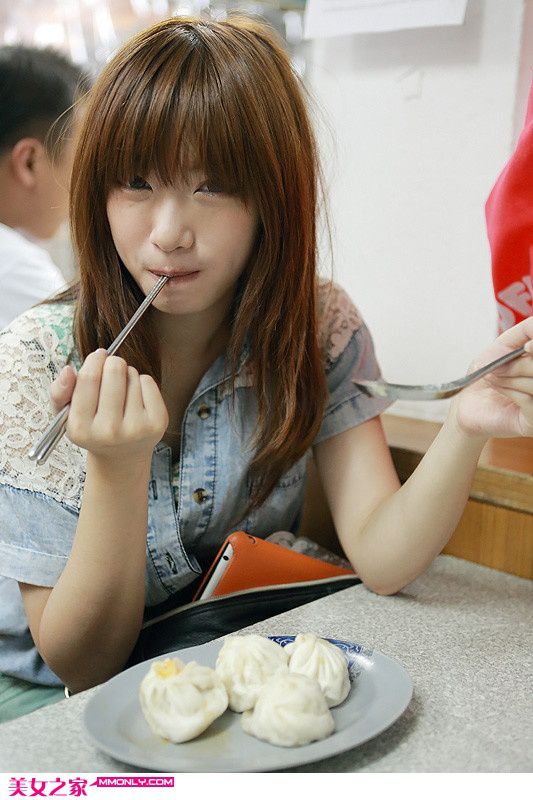 台湾可爱美女街头高清写真