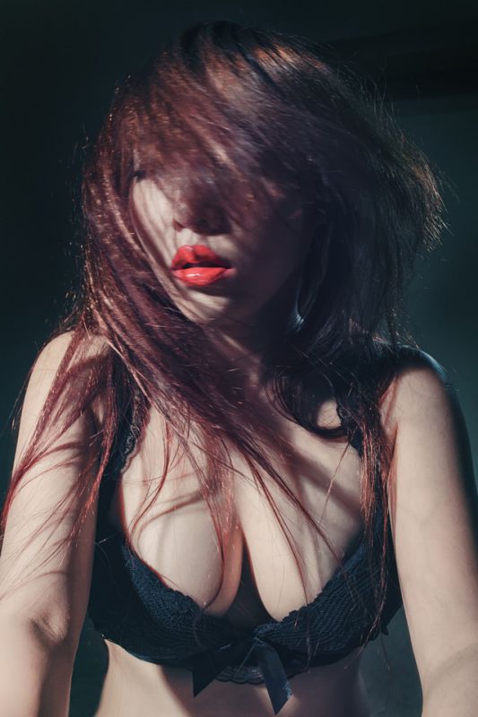 性感辣妹透视背心私房照