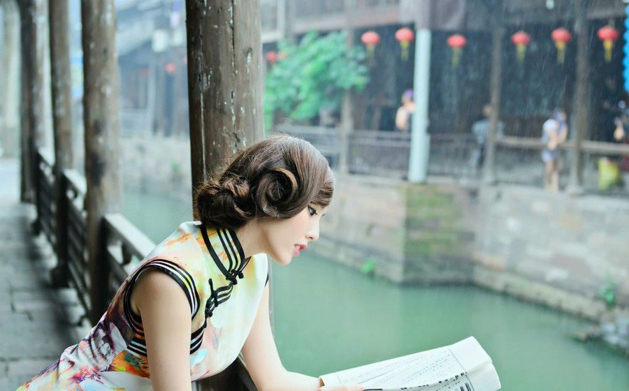 旗袍制服美女清新户外高清写真照