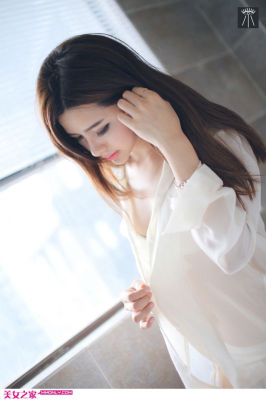 妩媚美女私房白色诱惑写真