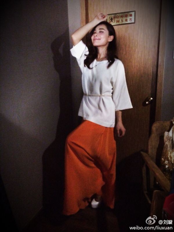 可爱女星刘璇室内高清写真