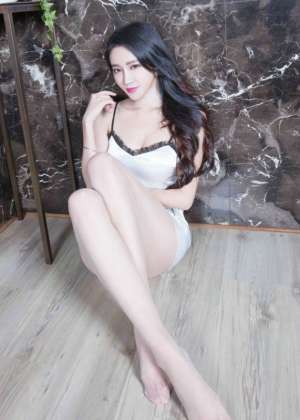 性感丝袜熟女酥胸美腿高清翘臀诱惑美女写真
