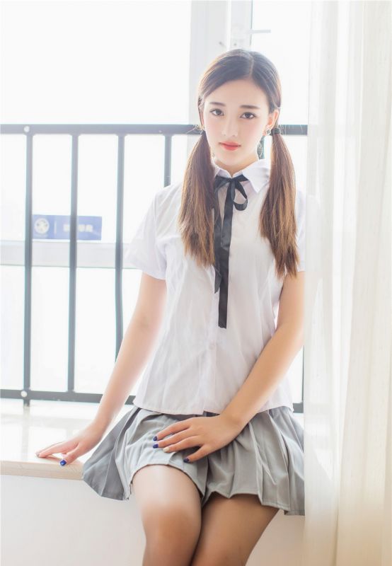 双马尾开苞学生美女黑丝制服短裙私房大胆裸体写真