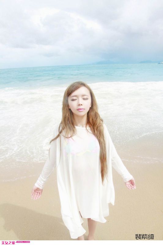 小滨崎步海边高清写真