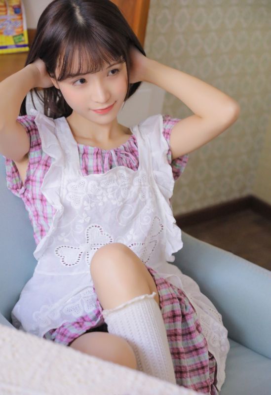 白丝童颜萝莉女仆装贤惠可爱诱人写真