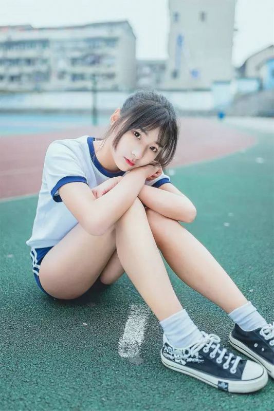 17岁高中生女主播优雅清纯写真