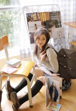 美女校花私房妖娆制服黑丝美腿诱惑性感图片