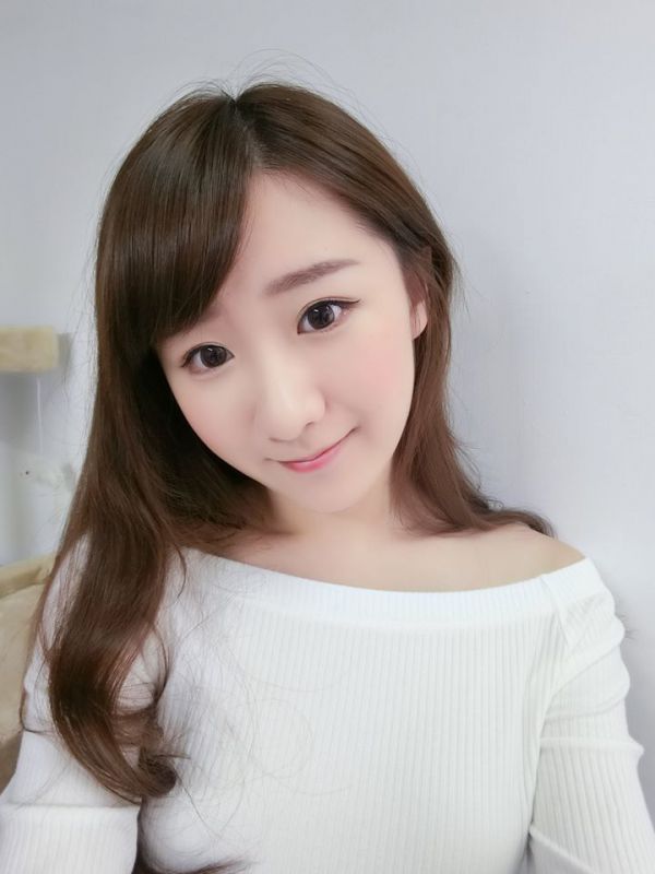 台湾正妹高材生李思娴爆红 好学生也会打LOL