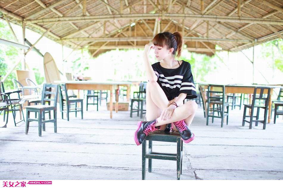 夏日清新可爱美女户外写真