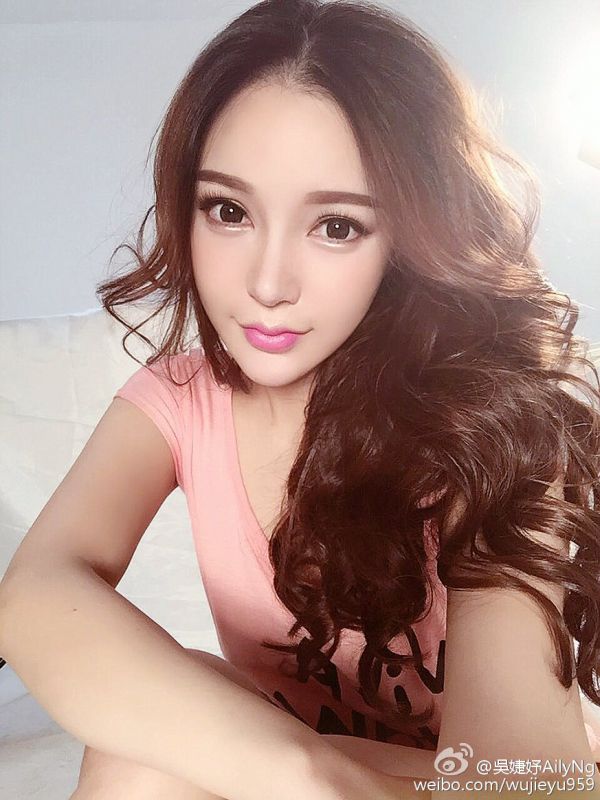 香港模特吴婕妤AilyNg比基尼私拍写真