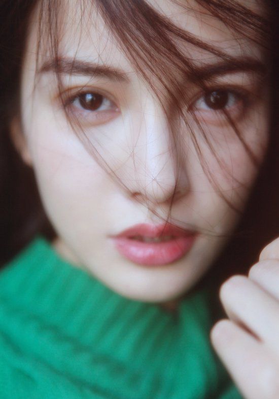 气质美女性感迷人美臀写真
