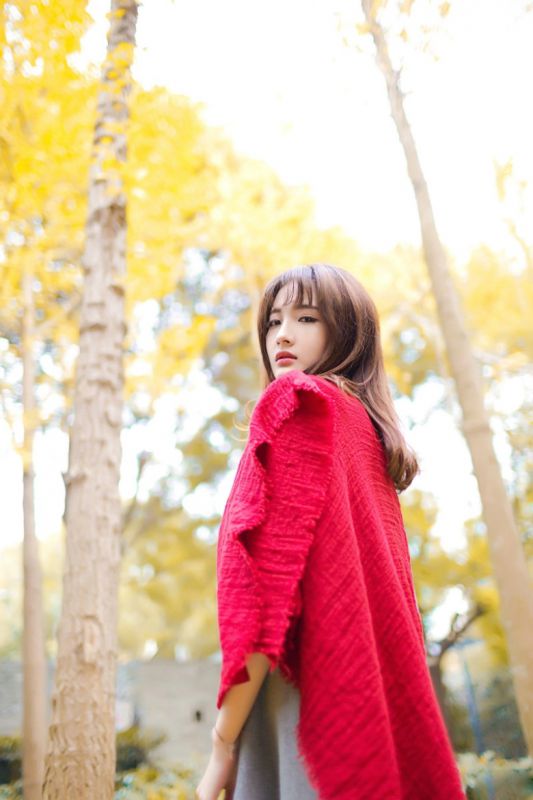 清纯学生妹苏夏户外银杏树下唯美写真图片第8张