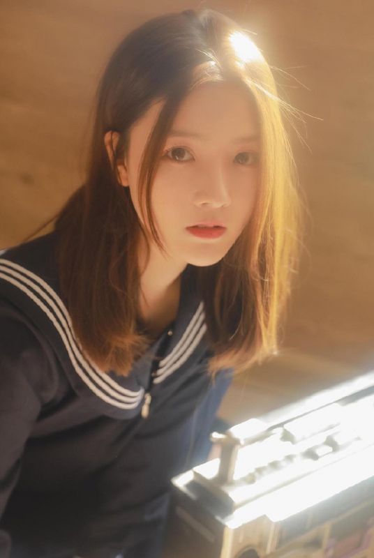 日本校园美女水手服学生妹丝袜诱惑室内图片