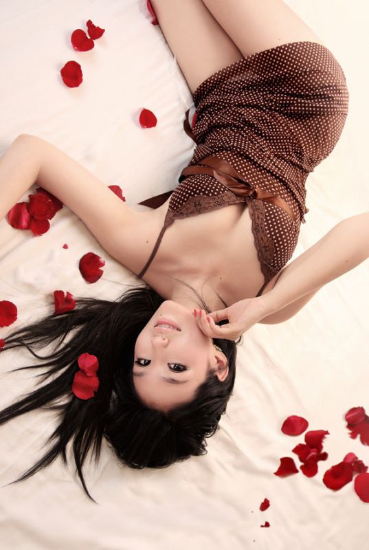 豹纹内衣可爱美女高清写真