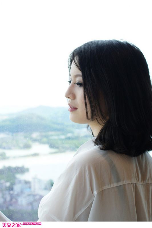 黑色内衣美女私房诱人写真