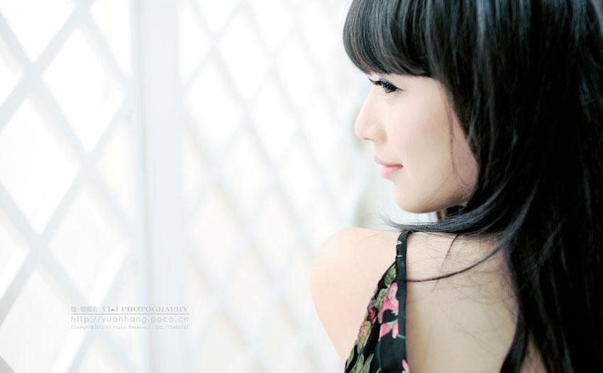 90后萌妹子闺房高清写真