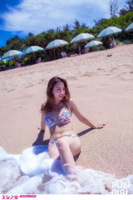 夏日比基尼美女沙滩唯美写真