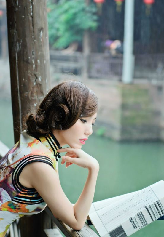 旗袍制服美女清新户外高清写真照