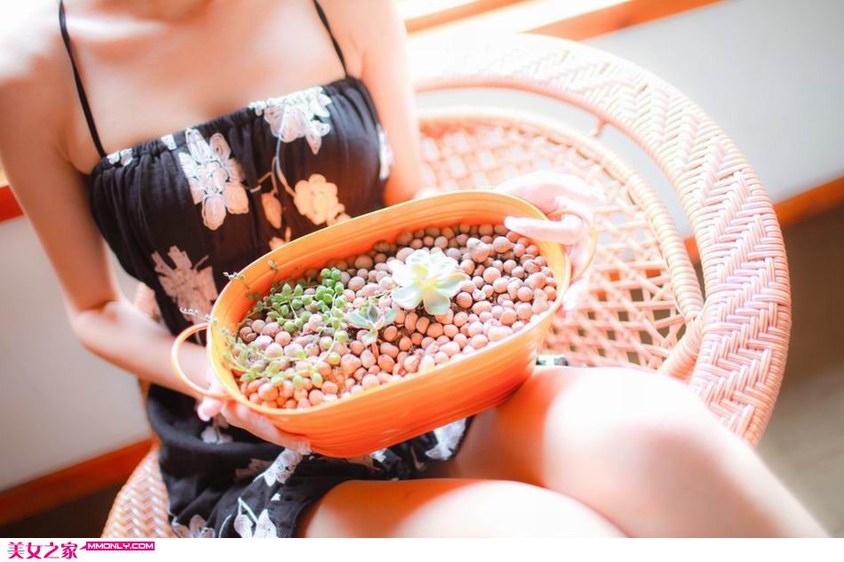 夏日清新可爱美女户外写真