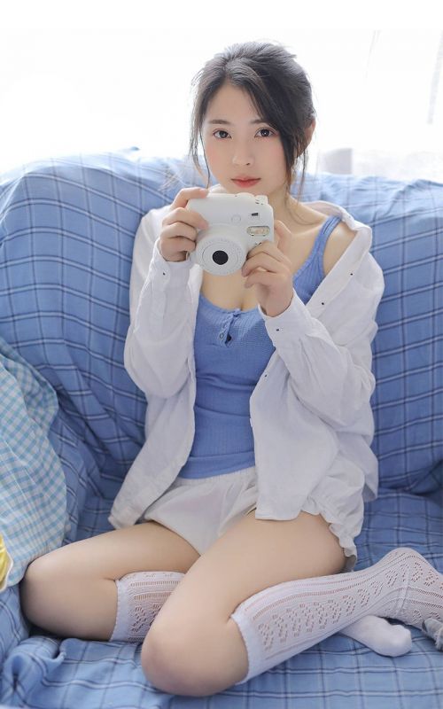 白皙氧气美女极品尤物白丝长腿惹火私房艳照图片