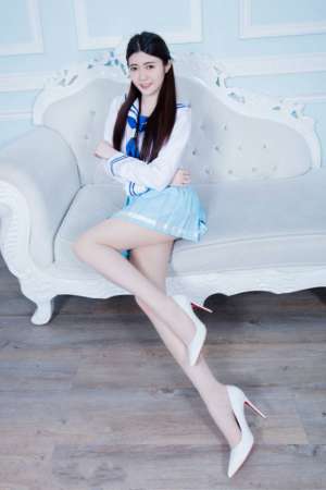 学生制服纯情妹子大胆肉丝长腿美丽诱惑写真
