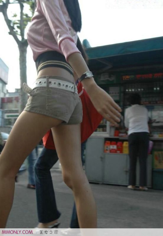 街拍超完美长腿姐妹花