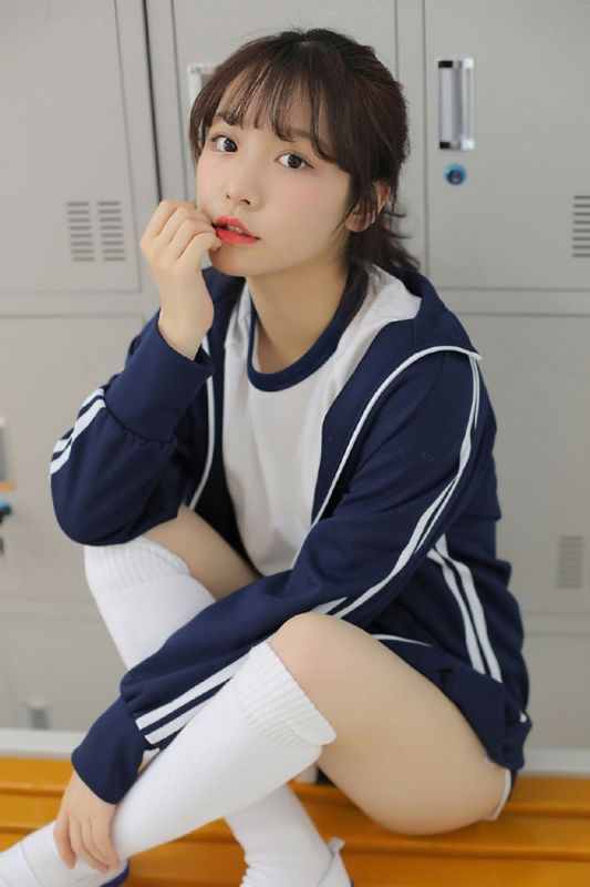 校园女神室内体操服性感白丝诱惑写真