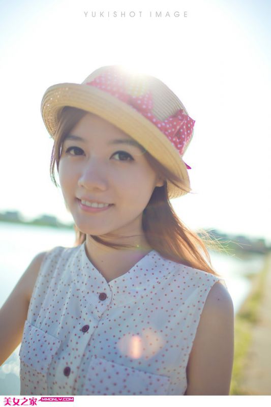 长裙美女清新户外写真