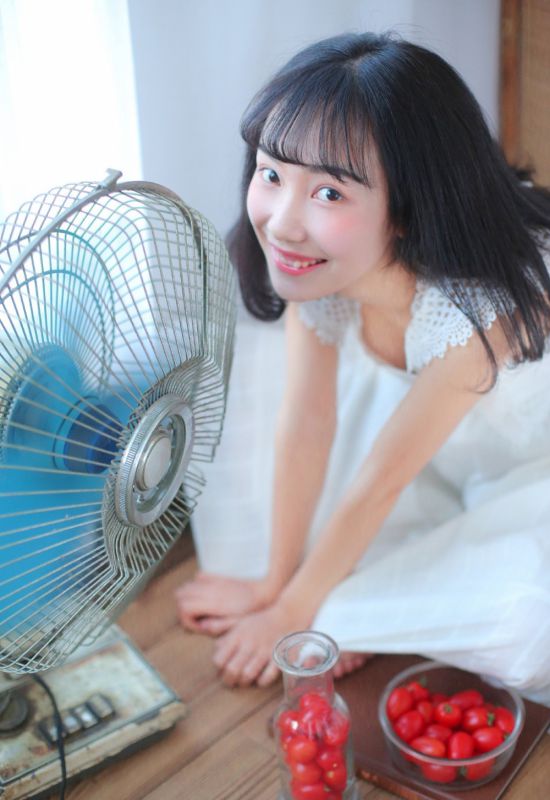 校园百合闺蜜教室丝单马尾清纯写真