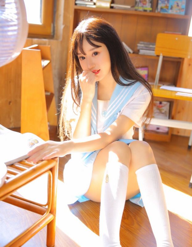 校园二次元美女萝莉班花校花白丝水手服诱惑图片