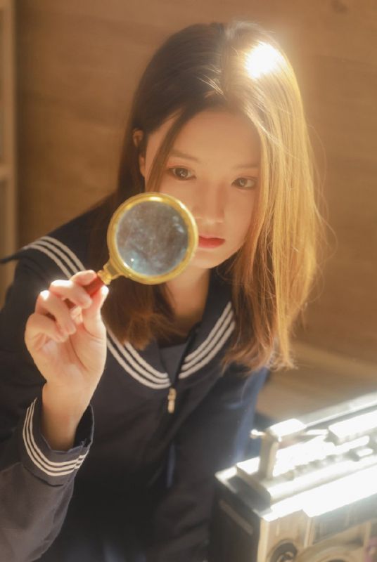 日本校园美女水手服学生妹丝袜诱惑室内图片