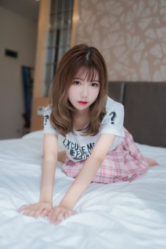 白丝袜美女丰满大腿性感诱人床上艳照好紧好爽图片