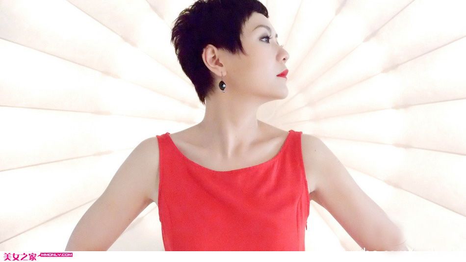 美女明星田蕊妮性感酥胸迷人写真