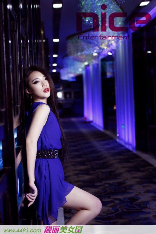 身材火辣的酒吧女郎(1/10)