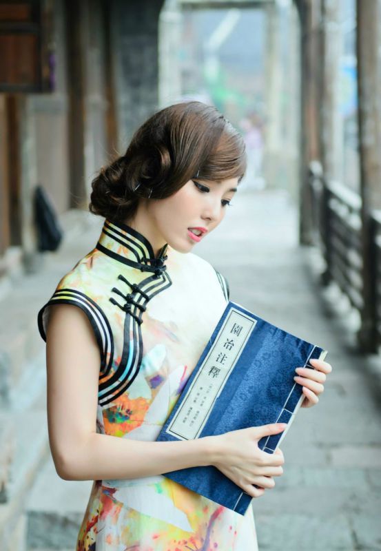 旗袍制服美女清新户外高清写真照