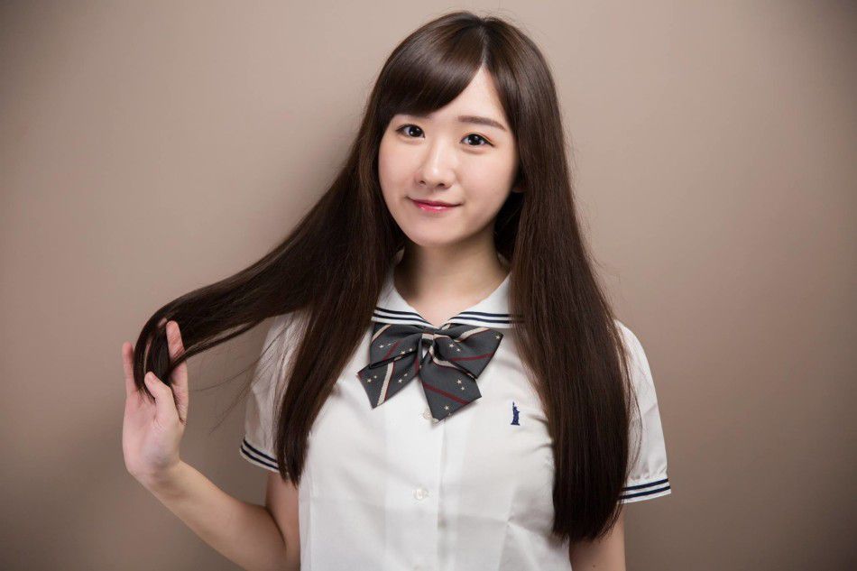 台湾正妹高材生李思娴爆红 好学生也会打LOL