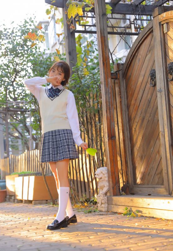 美女校花私房妖娆制服黑丝美腿诱惑性感图片