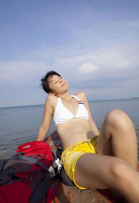 日本萌妹子小池里奈海边写真
