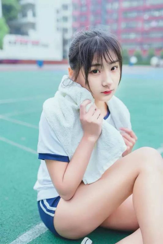 17岁高中生女主播优雅清纯写真