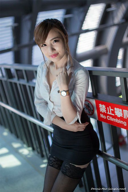 性感办公室女秘书黑丝美腿写真